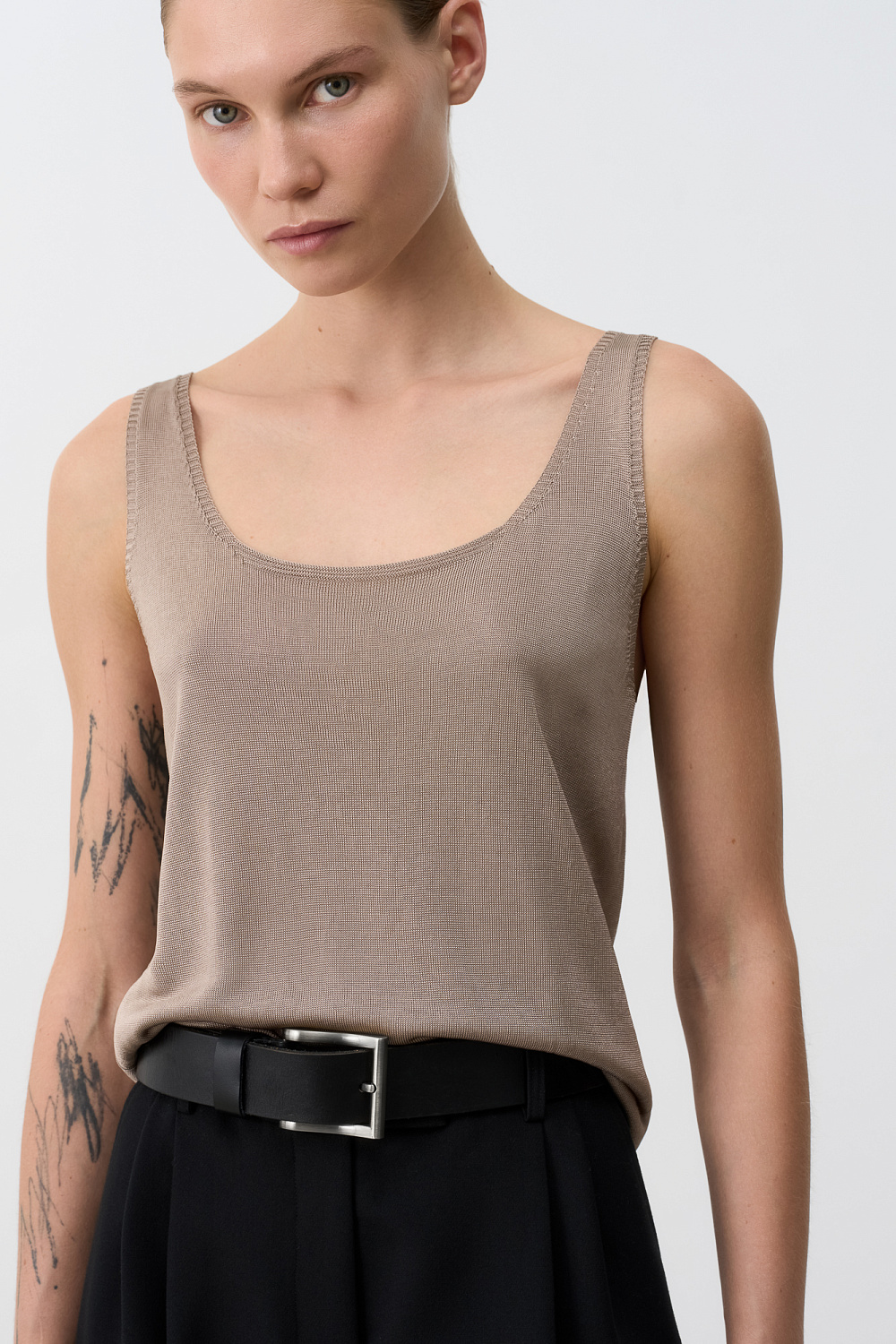 The Essential Guide to Women's Tops: Elevate Your Wardrobe with Brusnika 